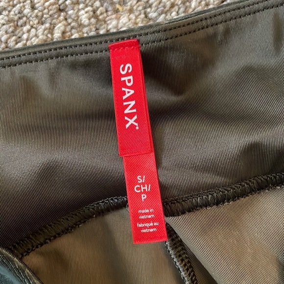 Spanx green velvet leggings size small - Picture 3 of 4